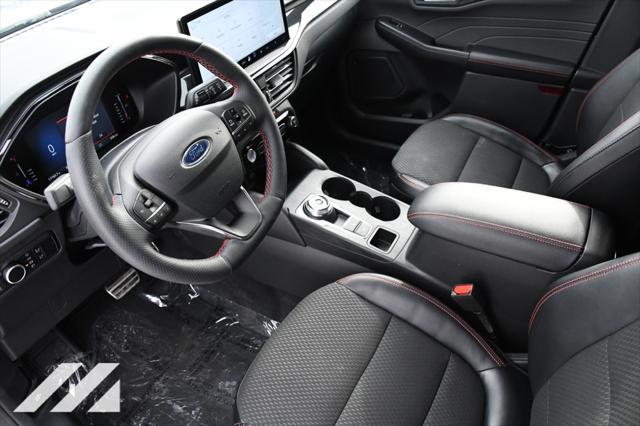 Photo of 2024 Silver Metallic Ford Escape