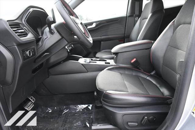Photo of 2024 Silver Metallic Ford Escape