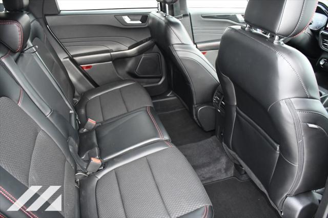 Photo of 2024 Silver Metallic Ford Escape