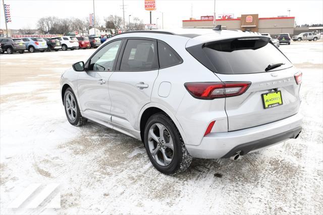 Photo of 2024 Silver Metallic Ford Escape