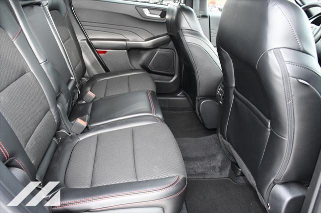 Photo of 2024 Silver Metallic Ford Escape