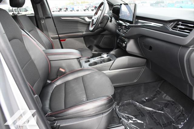 Photo of 2024 Silver Metallic Ford Escape