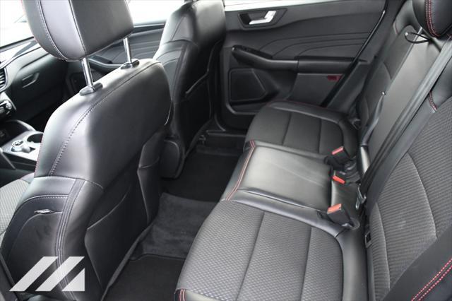Photo of 2024 Silver Metallic Ford Escape