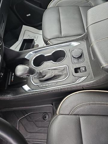 Photo of 2022 Cherry Red Tintcoat Chevrolet Traverse