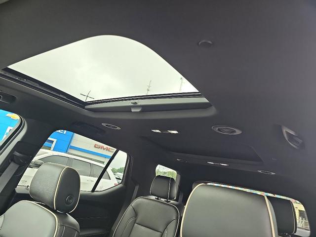 Photo of 2022 Cherry Red Tintcoat Chevrolet Traverse