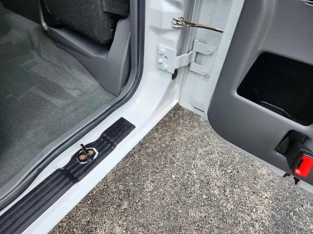 Photo of 2010 White Ford Ranger