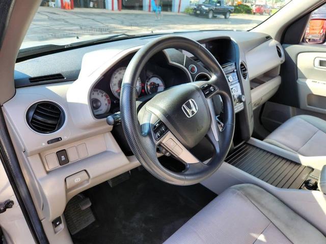 Photo of 2012 Silver Honda Pilot