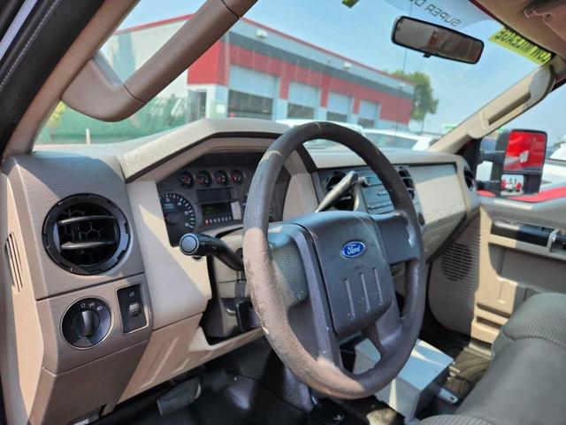 Photo of 2009 Red Ford F-250