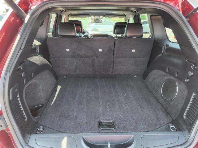 Photo of 2015 Red Jeep Grand Cherokee