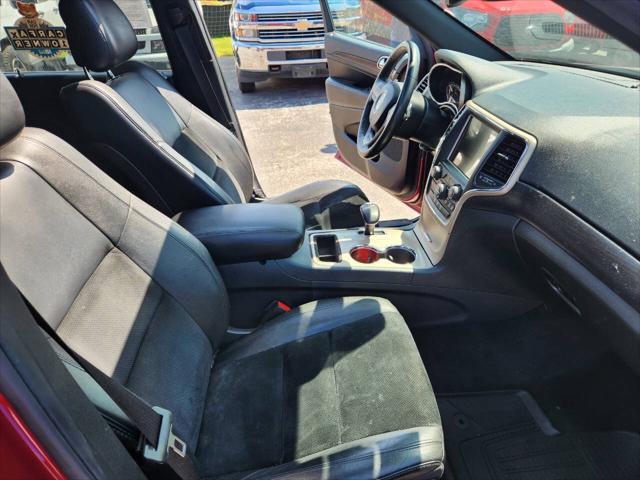 Photo of 2015 Red Jeep Grand Cherokee