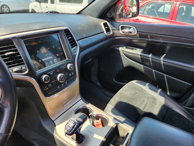 Photo of 2015 Red Jeep Grand Cherokee