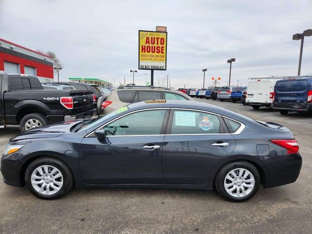 Photo of 2017 Blue Nissan Altima