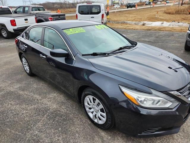 Photo of 2017 Blue Nissan Altima