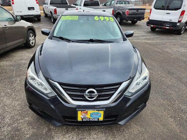 Photo of 2017 Blue Nissan Altima