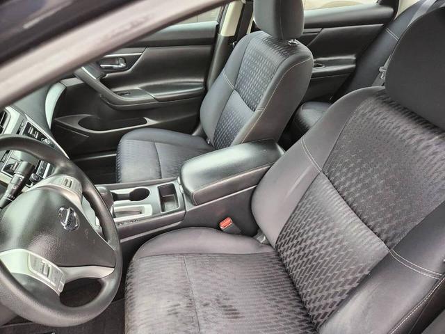 Photo of 2017 Blue Nissan Altima
