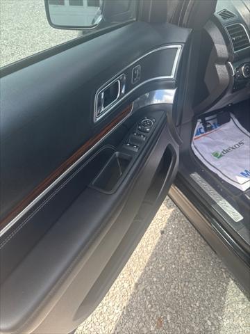 Photo of 2017 Shadow Black Ford Explorer