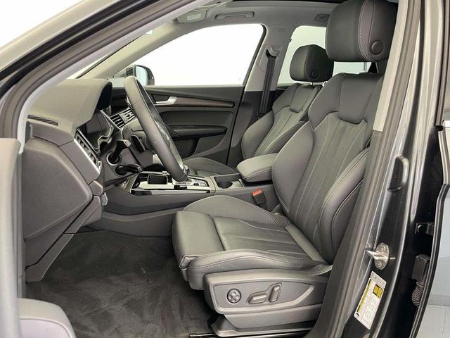 Photo of 2025 Daytona Gray Pearl Effect Audi Q5