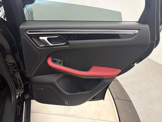 Photo of 2025 Black Porsche Macan