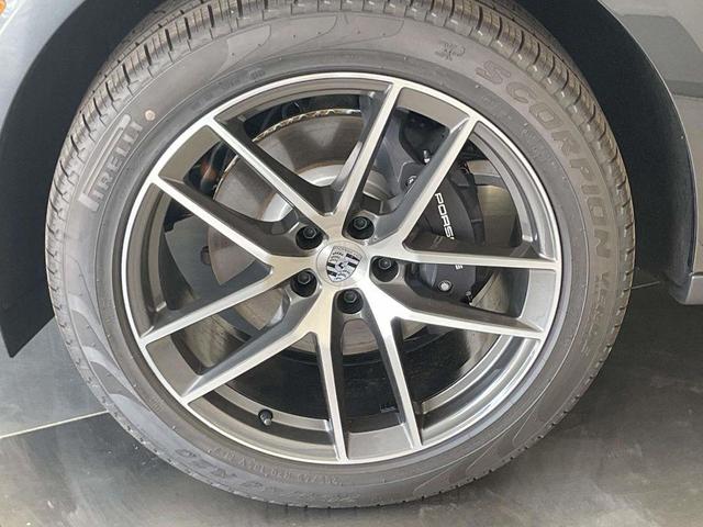 Photo of 2025 Gray Porsche Macan