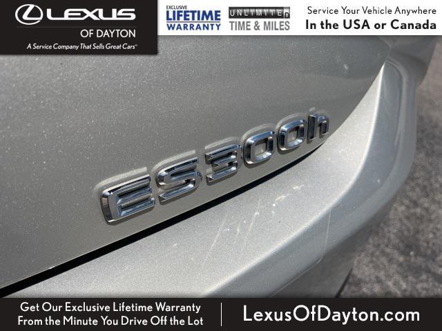 Photo of 2024 Moonbeam Beige Metallic Lexus ES 300h
