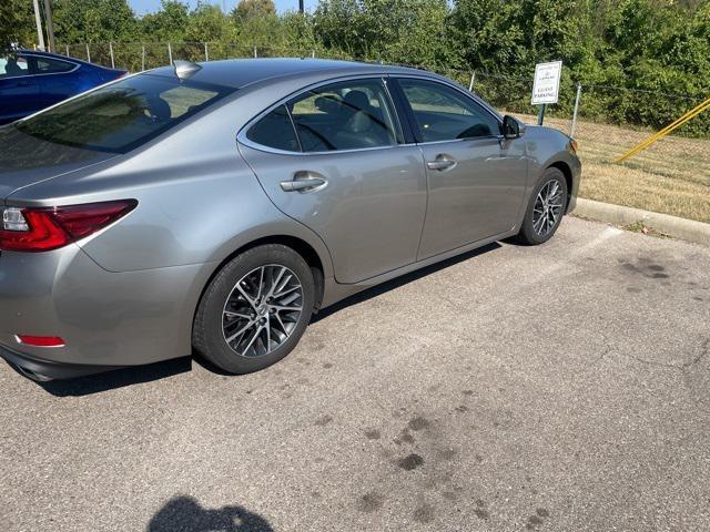 Photo of 2017 Atomic Silver Lexus ES 350