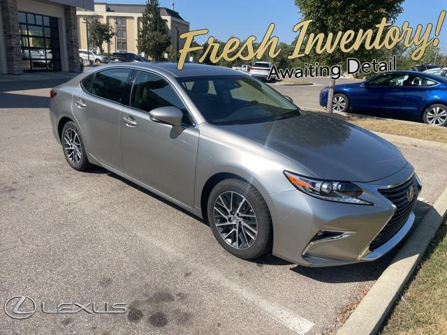 Photo of 2017 Atomic Silver Lexus ES 350