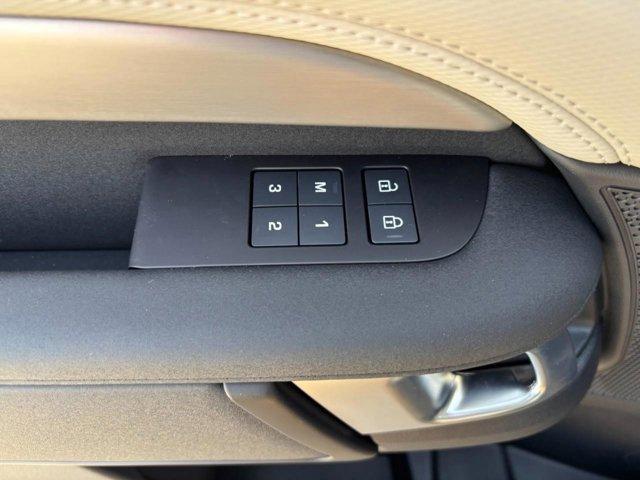 Photo of 2025 Varesine Blue Land Rover Discovery