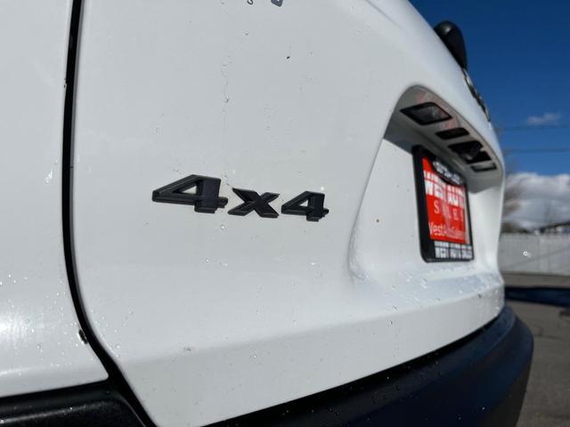 Photo of 2022 Bright White Clearcoat Jeep Cherokee