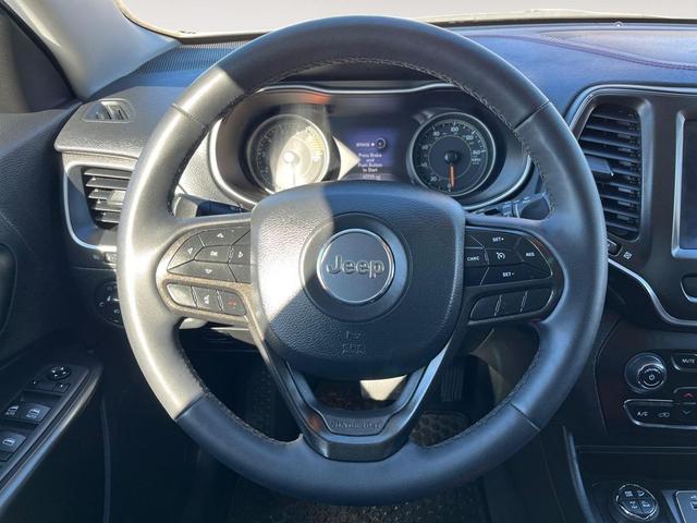Photo of 2022 Bright White Clearcoat Jeep Cherokee