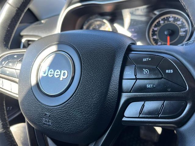 Photo of 2022 Bright White Clearcoat Jeep Cherokee