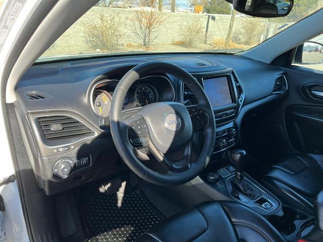 Photo of 2022 Bright White Clearcoat Jeep Cherokee