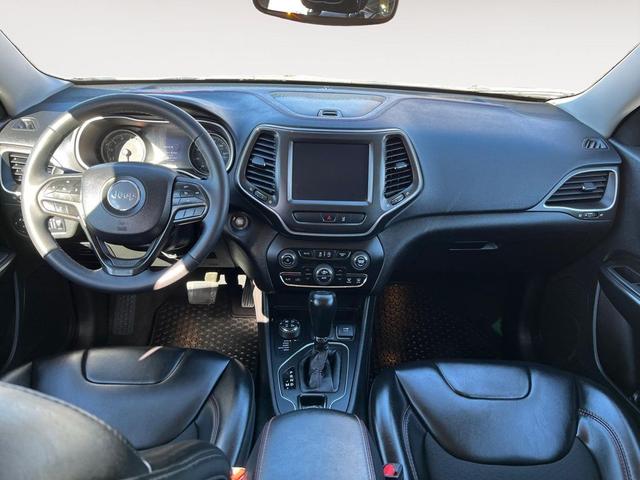 Photo of 2022 Bright White Clearcoat Jeep Cherokee