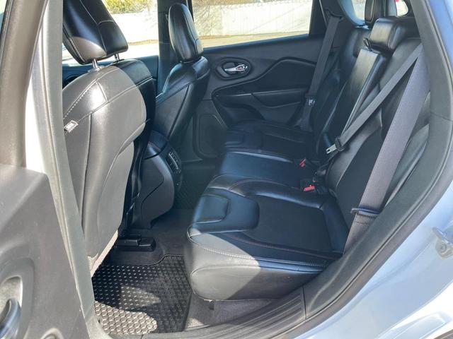 Photo of 2022 Bright White Clearcoat Jeep Cherokee