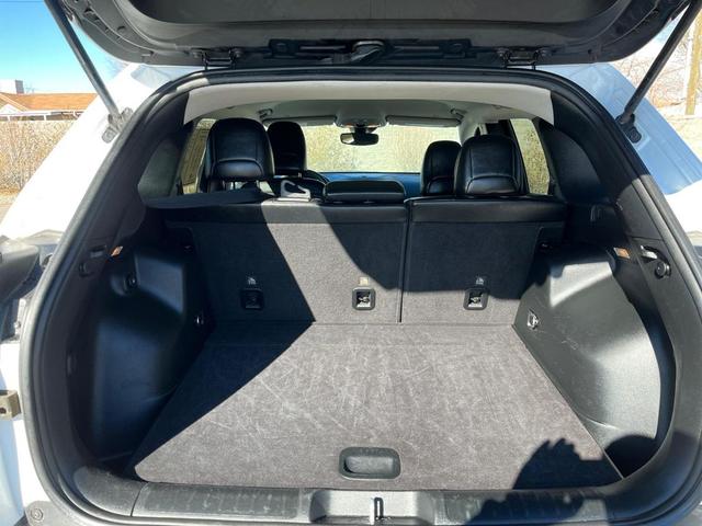 Photo of 2022 Bright White Clearcoat Jeep Cherokee