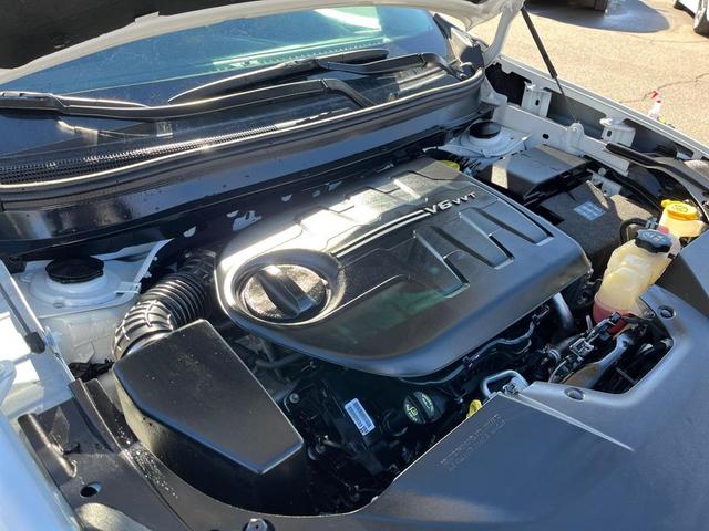 Photo of 2022 Bright White Clearcoat Jeep Cherokee