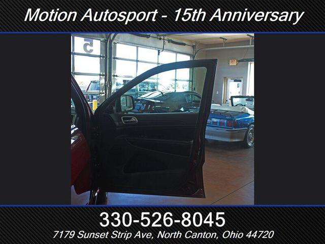 Photo of 2017 Velvet Red Pearl Coat Jeep Grand Cherokee