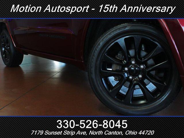 Photo of 2017 Velvet Red Pearl Coat Jeep Grand Cherokee