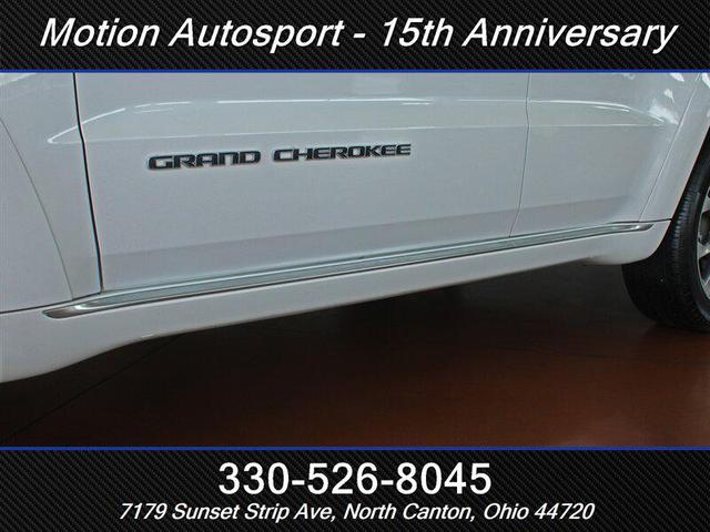 Photo of 2021 Bright White Clear Coat Jeep Grand Cherokee