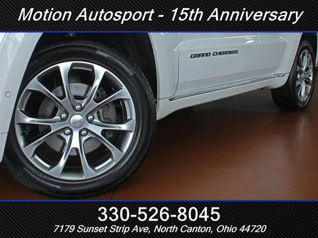Photo of 2021 Bright White Clear Coat Jeep Grand Cherokee