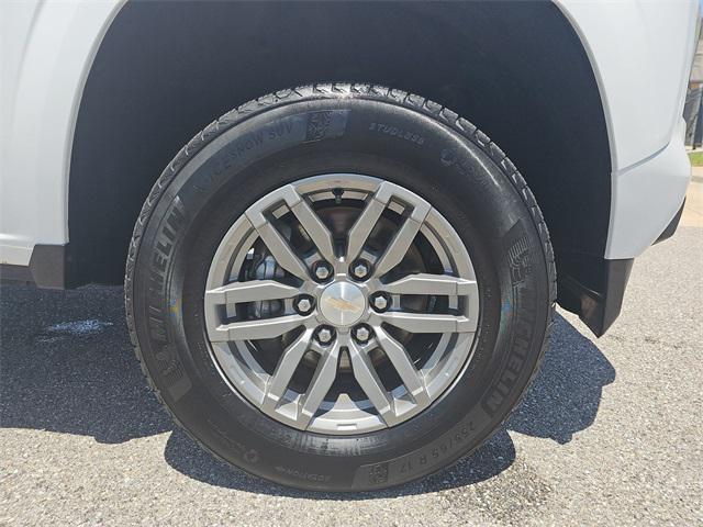 Photo of 2023 Summit White Chevrolet Colorado