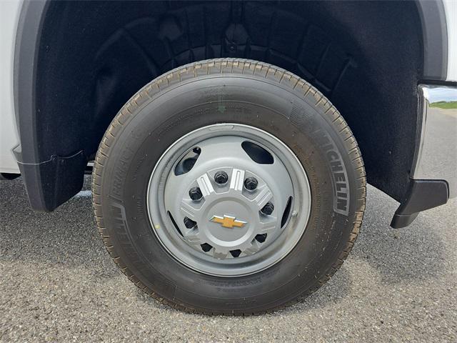 Photo of 2025 Summit White Chevrolet Silverado 3500