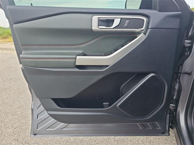 Photo of 2022 Carbonized Gray Metallic Ford Explorer
