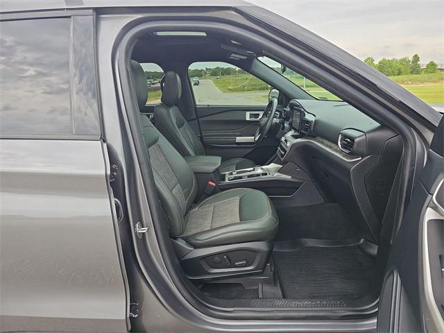 Photo of 2022 Carbonized Gray Metallic Ford Explorer