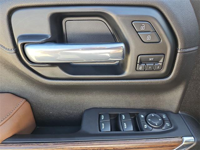 Photo of 2021 Iridescent Pearl Tricoat Chevrolet Silverado 1500