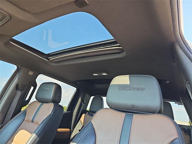 Photo of 2021 Iridescent Pearl Tricoat Chevrolet Silverado 1500