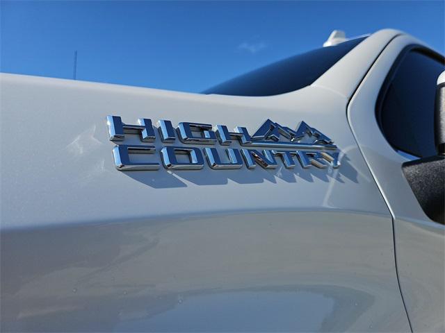 Photo of 2021 Iridescent Pearl Tricoat Chevrolet Silverado 1500