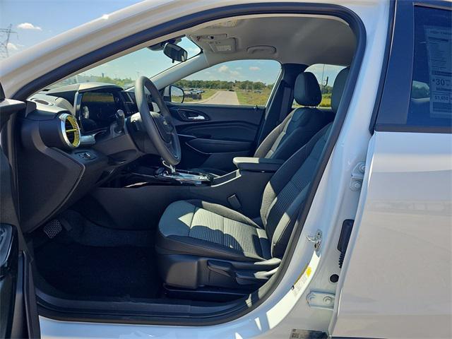 Photo of 2026 Summit White Chevrolet Trax