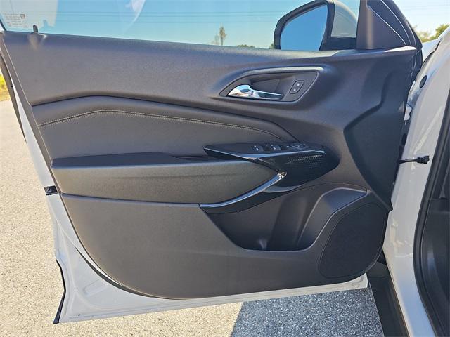 Photo of 2026 Summit White Chevrolet Trax