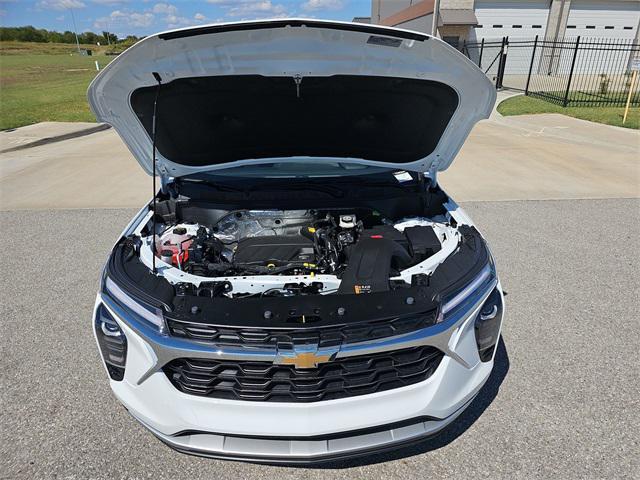 Photo of 2026 Summit White Chevrolet Trax