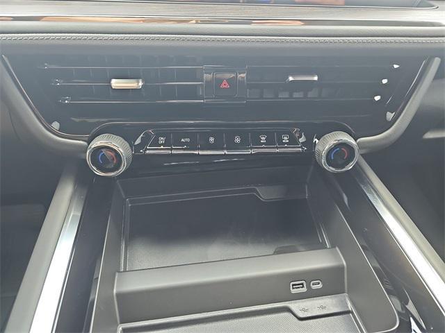 Photo of 2025 Summit White Chevrolet Tahoe